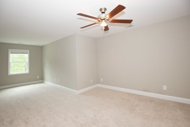 Building Photo - Beautiful home in Gated Community of Woodlake