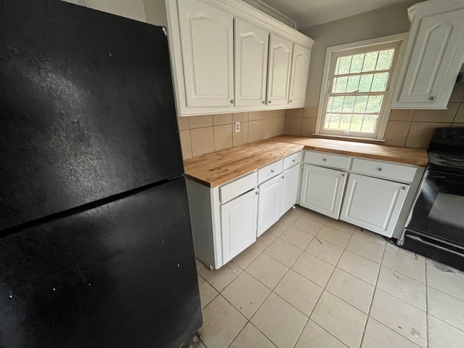 Building Photo - 5325 Queen Mary Ln