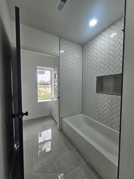 Building Photo - 5161 Wakefield St