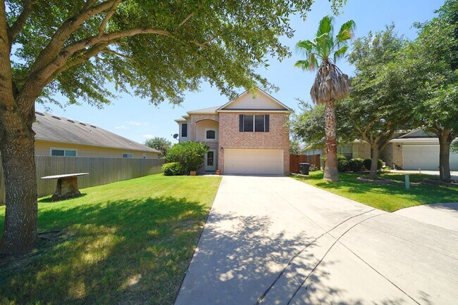 Building Photo - Lovely Cul-De-Sac Home in Schertz/Cibolo N...
