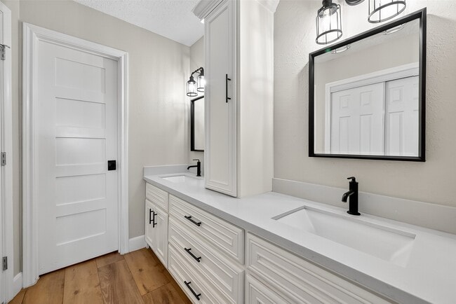 Building Photo - 21234 Park Willow Dr