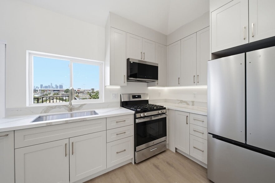 Building Photo - 439 S Evergreen Ave