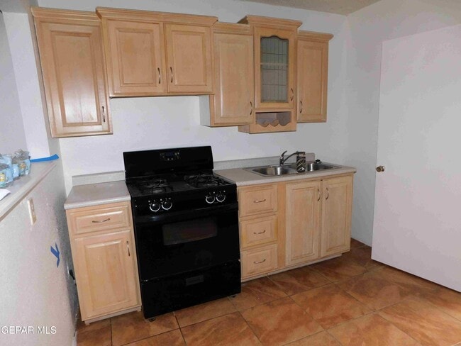 Building Photo - 14936 Karen Kay Dr