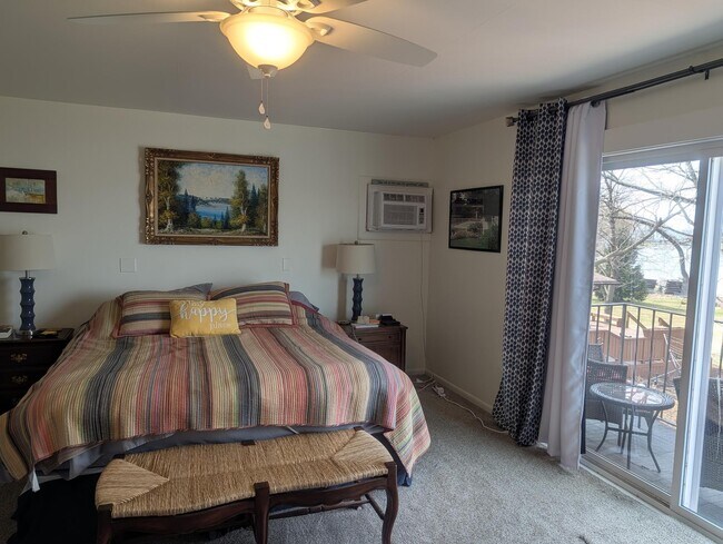 Building Photo - 1415 S Shore Dr