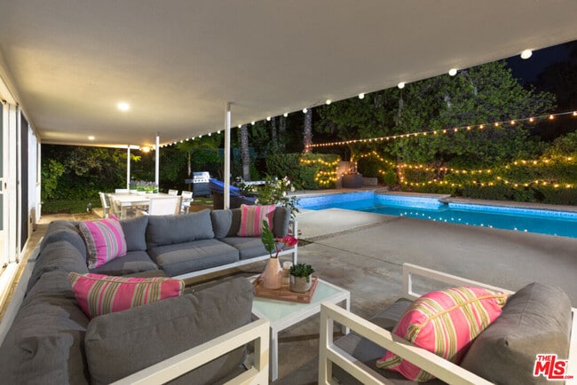 Building Photo - 774 N Kenter Ave