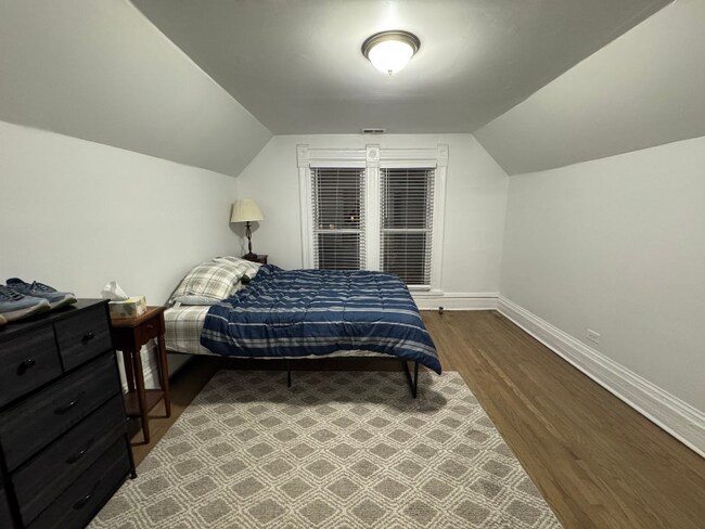 Building Photo - 3111 N Clifton Ave