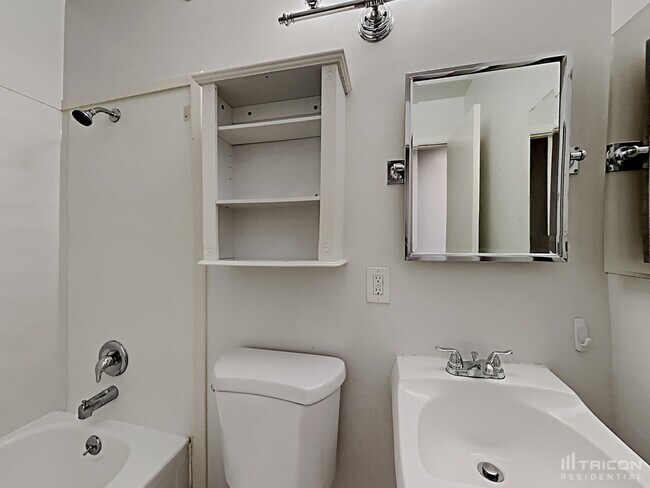 Building Photo - 673 James Ln