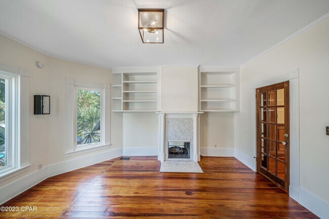 Building Photo - 2316 W Beach Dr