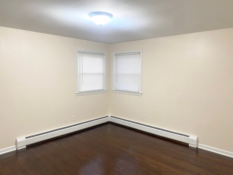 Building Photo - 317 Alexander Ave