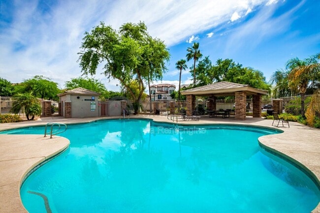 Building Photo - 1384 S Sabino Dr