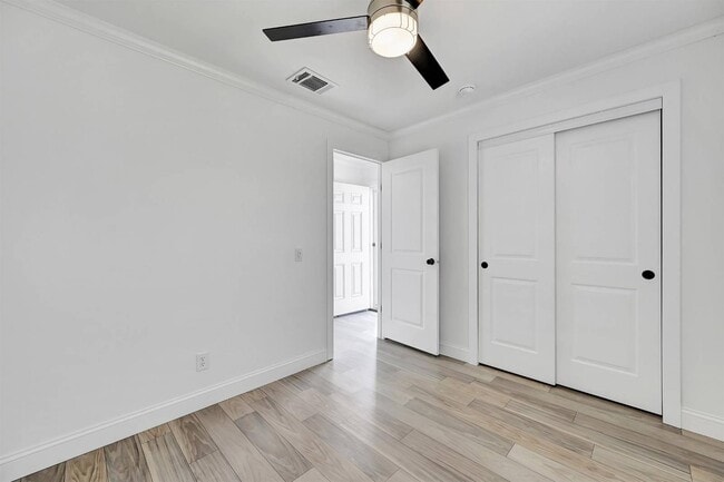 Building Photo - 2210 Seaview St