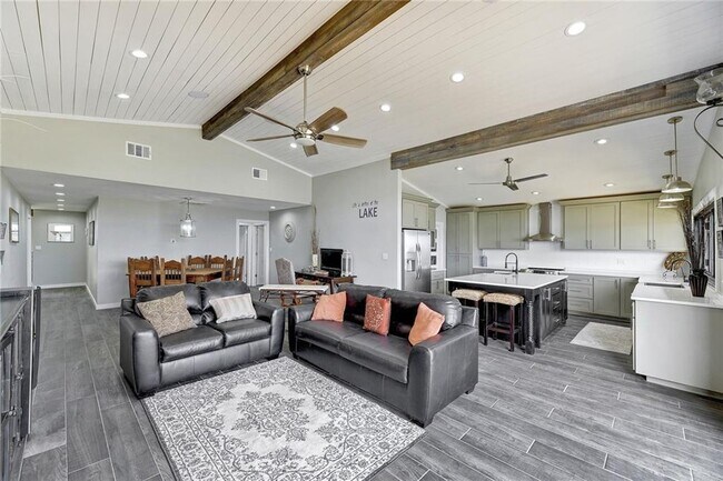 Building Photo - 713 Nomad Dr