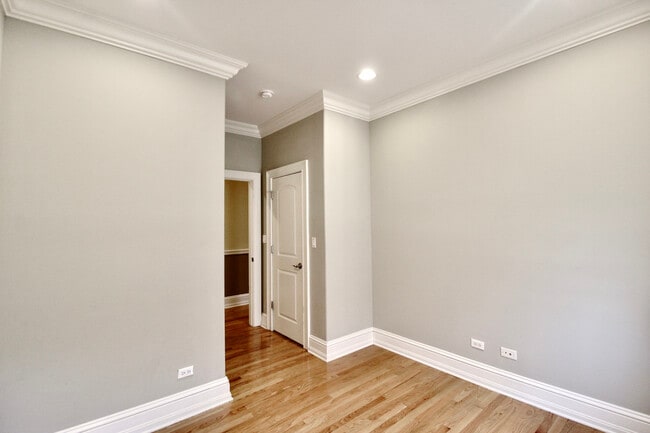 Building Photo - 5528 S Indiana Ave