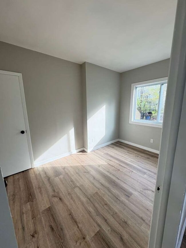 Building Photo - Spacious 4-Bedroom Home in Cleveland