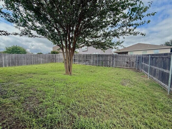 Building Photo - charming 3-bedroom, 2-bath home located in the highly sought-after Sendera Ranch community.