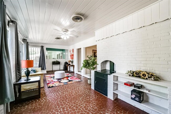 Building Photo - 3423 Ozark St