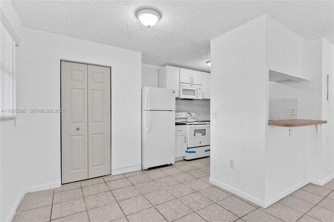 Building Photo - 15619 SW 73rd Cir Terrace