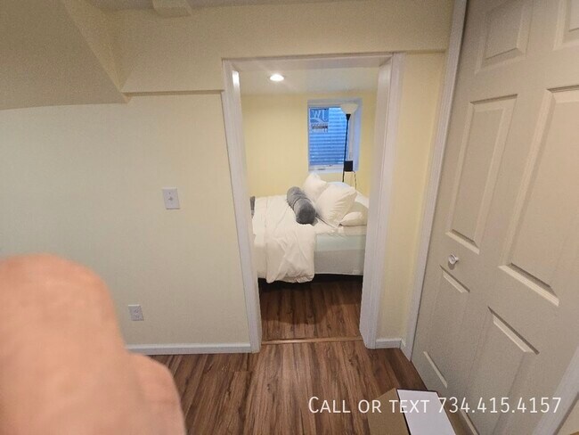 Building Photo - 430 S 4th Ave