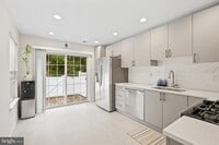 Building Photo - 204 Camelot Ct