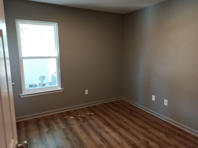 Building Photo - 426 Summer Dr