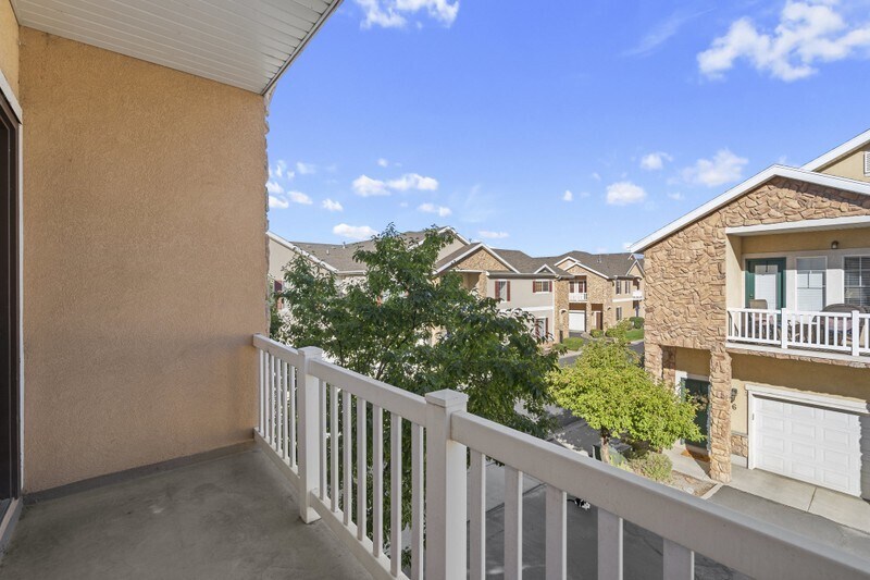 Building Photo - 1061 Canyon Meadow Dr