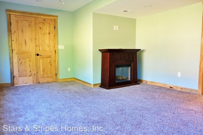 Building Photo - 5 br, 3.5 bath House - 8522 S. Miller Court