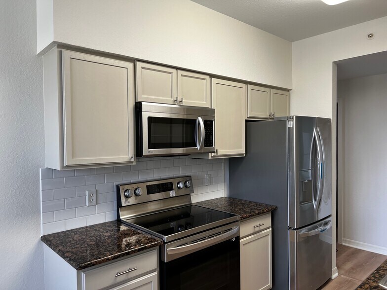 Building Photo - 7925 Preserve Cir