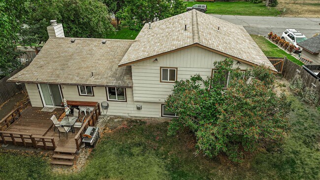 Building Photo - Spacious 3-Bed Home in Hayden Lake with La...