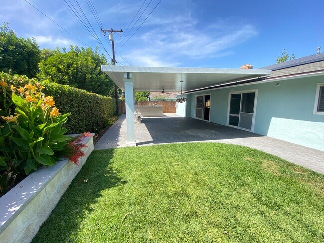 Building Photo - Gorgeous 3 bedroom 2 bath single family ho...
