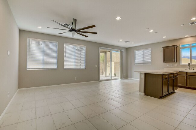 Building Photo - 10643 Enridge Ave