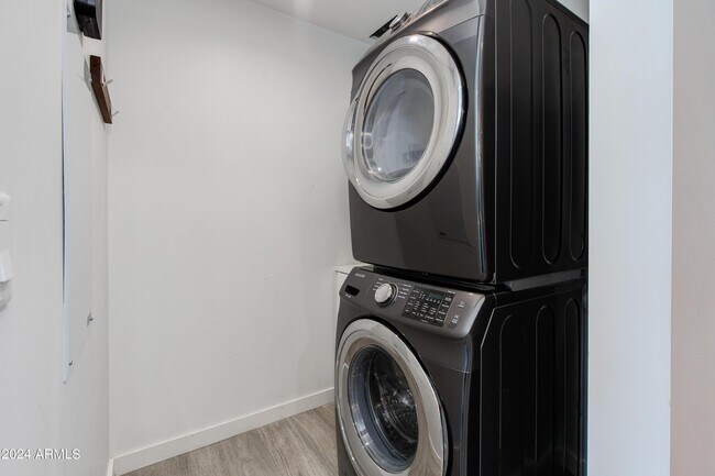 Building Photo - 200 W Portland St