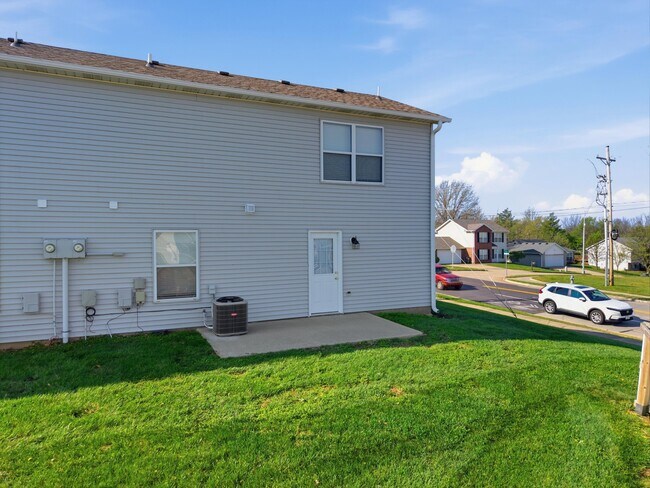 Building Photo - 2401 Northampton Dr