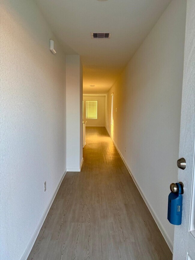 Building Photo - 10914 Silver Canoe Dr