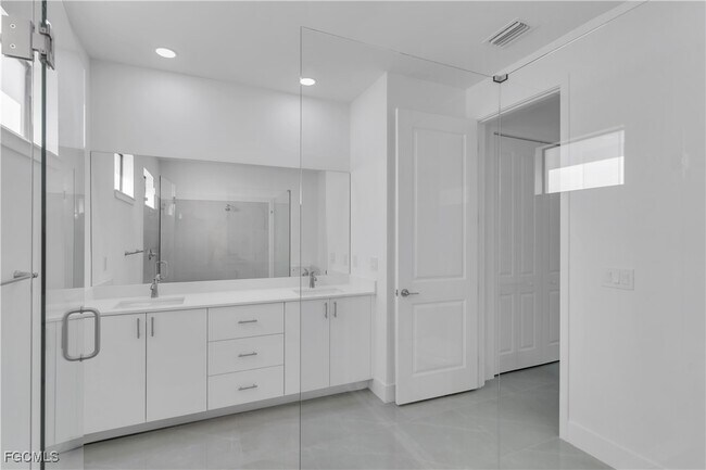 Building Photo - 3308 35th St W