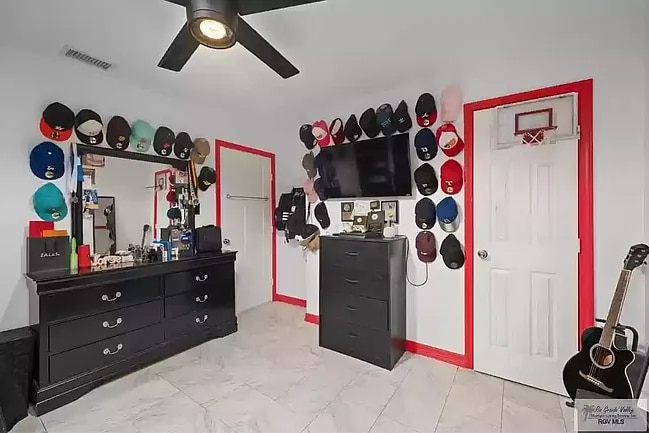 Building Photo - 2993 Alameda Dr