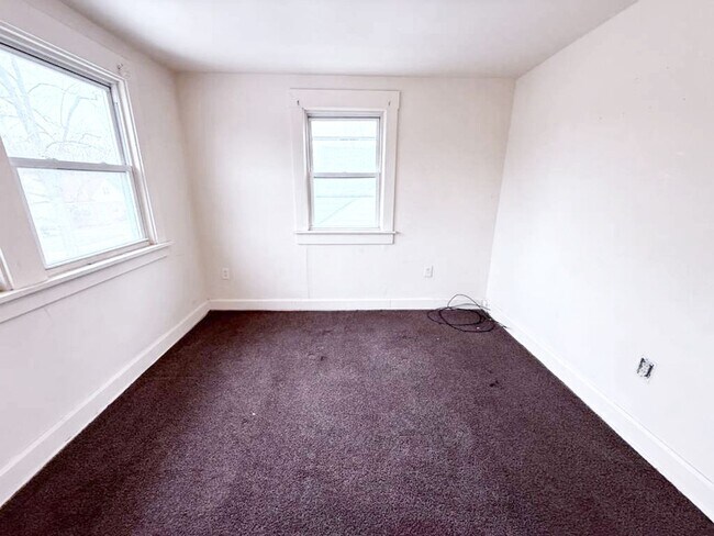 Building Photo - 3-BED, 1 BATH BEAUTIFUL SINGLE- FAMILY HOME IN MAPLE HEIGHTS!