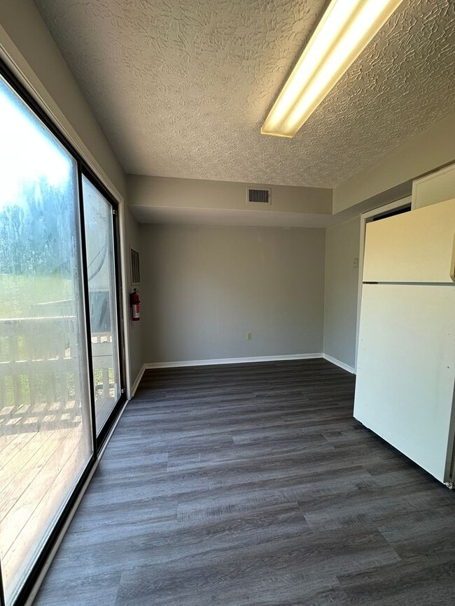 Building Photo - 2 Bedroom / 1.5 Bath Townhome Kingsport TN