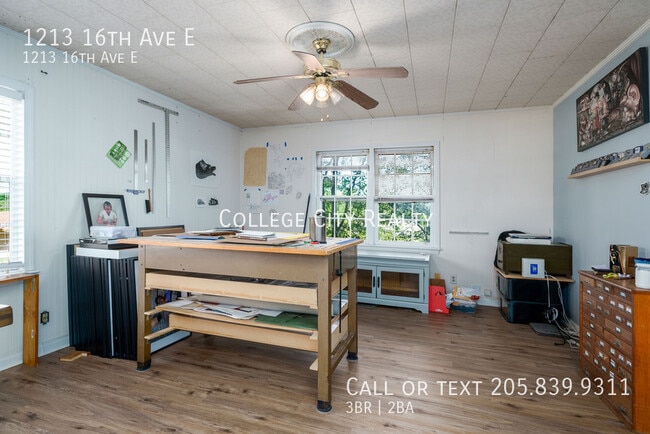 Building Photo - 1213 16th Ave E