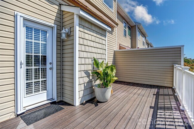 Building Photo - 19002 Lake Breeze Dr