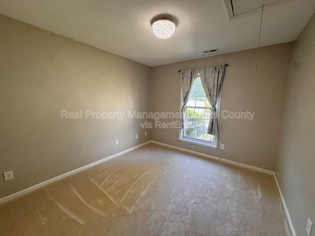 Building Photo - 206 Lindell Dr