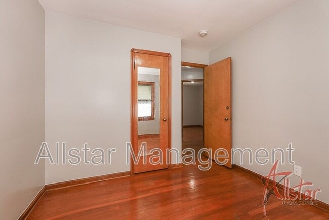 Building Photo - 9113 Outlook Dr