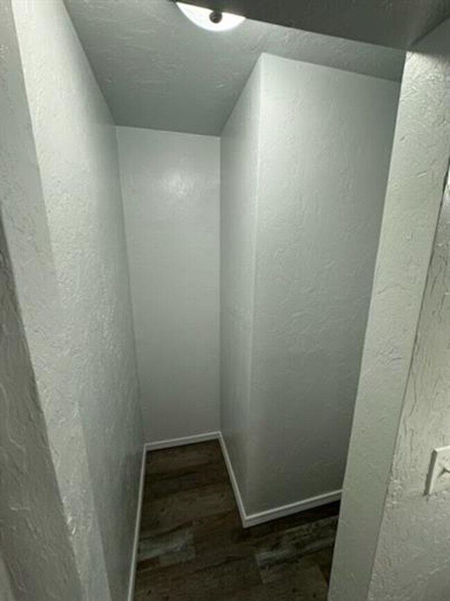 Building Photo - Beautiful 1 bedroom 1 bath apartment near SW 59!