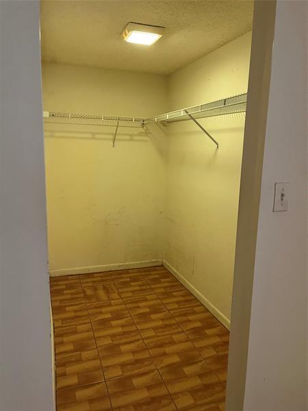 Building Photo - 4725 SW 62nd Ave