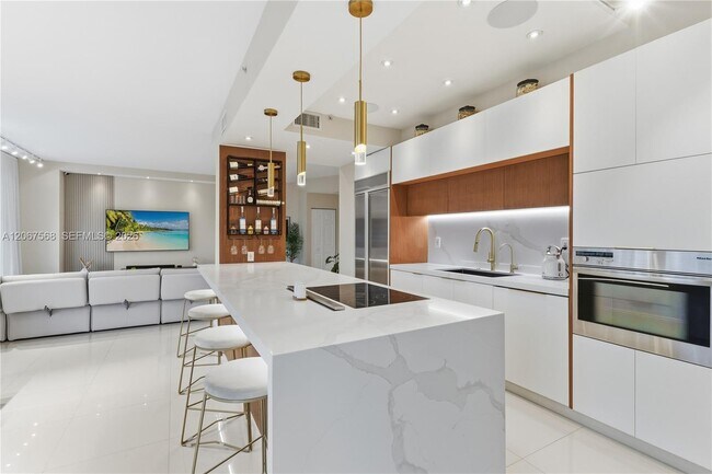 Building Photo - 3500 Mystic Pointe Dr