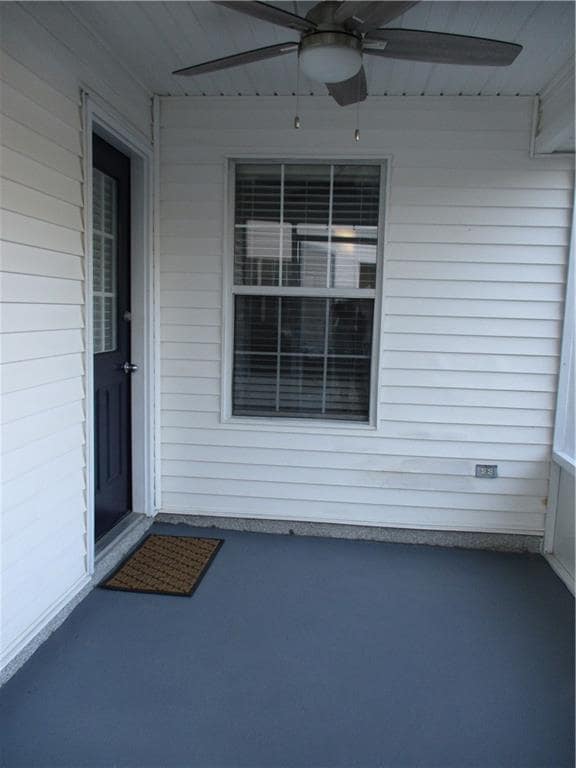 Building Photo - 607 W Island Square Dr