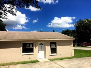 Building Photo - Conveniently Located 3BR/1BA Dade City Triplex NO APPLICATION FEE!