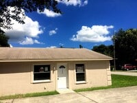 Building Photo - Conveniently Located 3BR/1BA Dade City Triplex NO APPLICATION FEE!