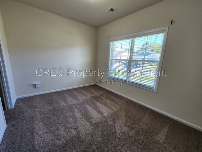 Building Photo - 260 Hyrne Dr