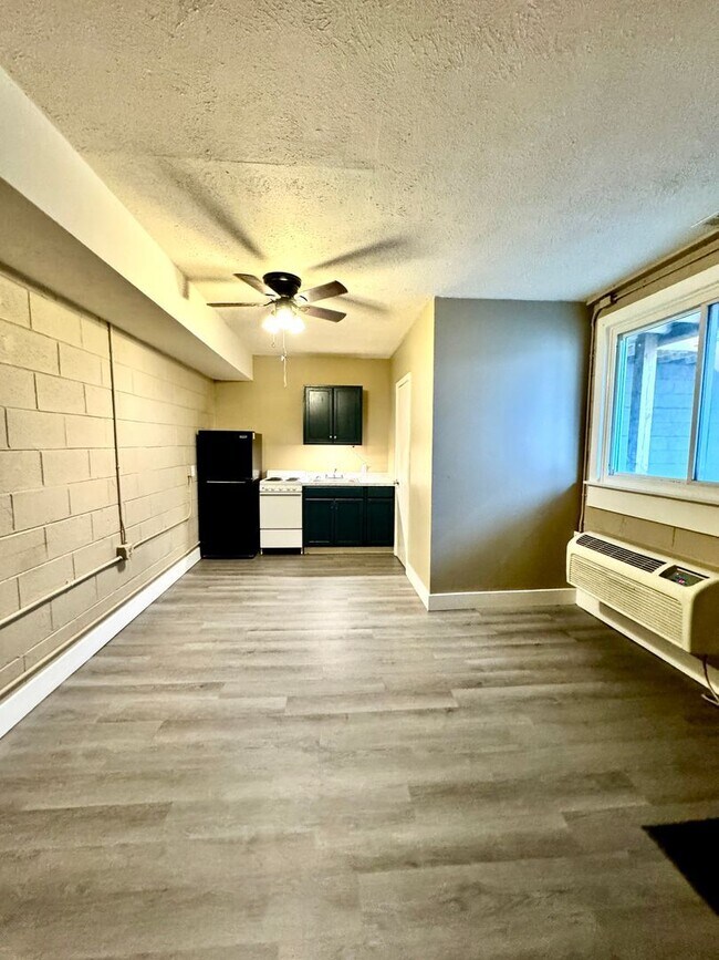 Building Photo - All Utilities Included!