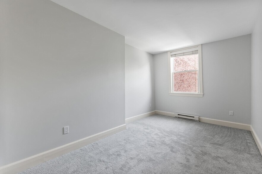Building Photo - 403 Marlborough St